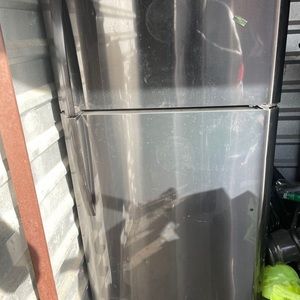 PRICED TO GO!! Frigidaire 18 Cu. Ft. Top Freezer Refrigerator $275